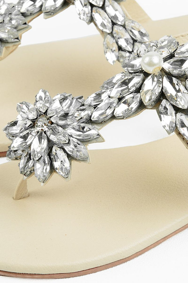 Nadiya Kassam - Esta - White