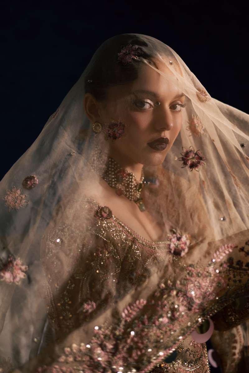 Maria Osama Khan - Nisbat Baige Organza / Raw Silk Lehnga Suit For Women - 4 Piece