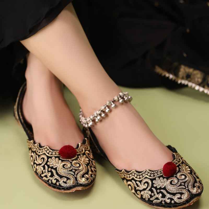 JootiShooti - Naqsh-e-Zar (Red Pompom)