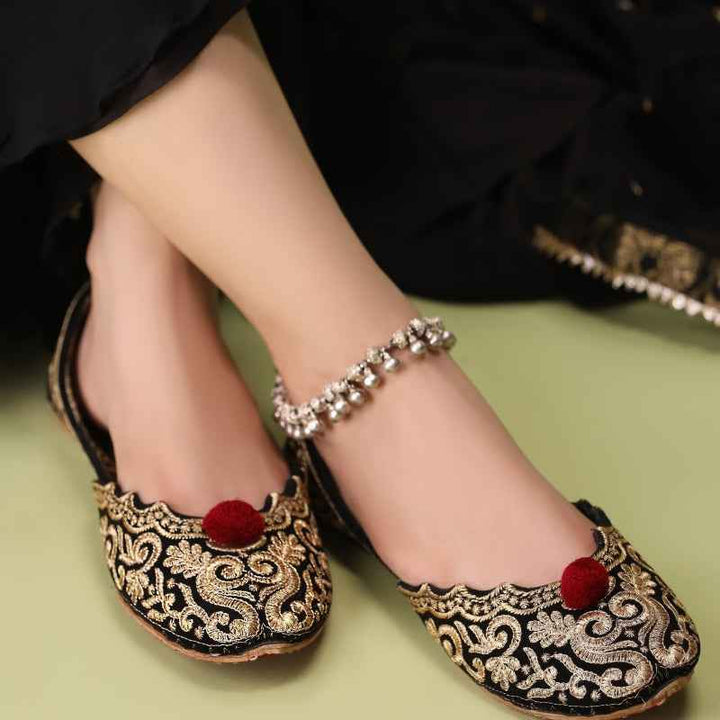 JootiShooti - Naqsh-e-Zar (Red Pompom)