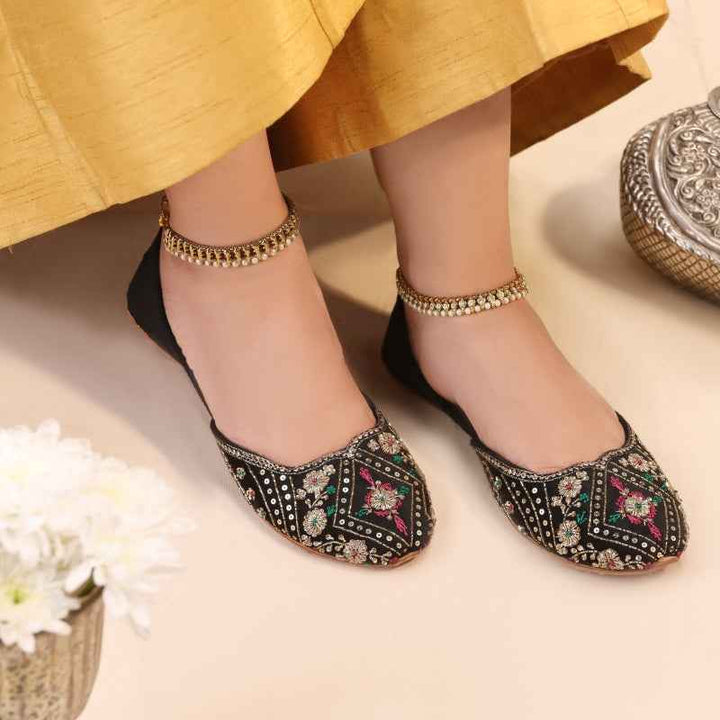 JootiShooti - Regalia Noir Heirloom Khussa For Women