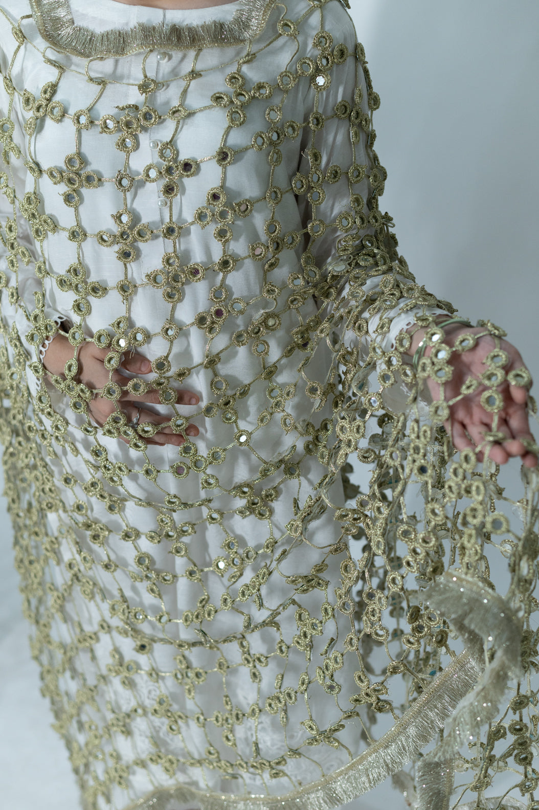 Alif Yay Sheesh Embroidered Dupatta – Gold Net Statement Layer
