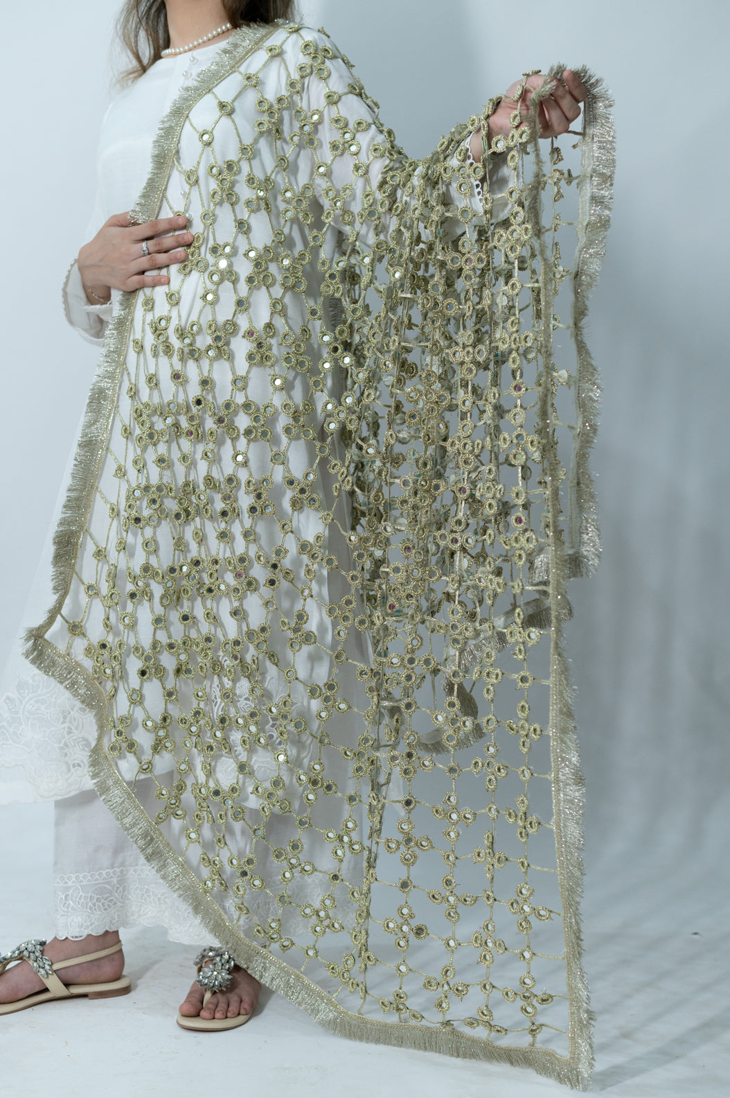 Alif Yay Sheesh Embroidered Dupatta – Gold Net Statement Layer