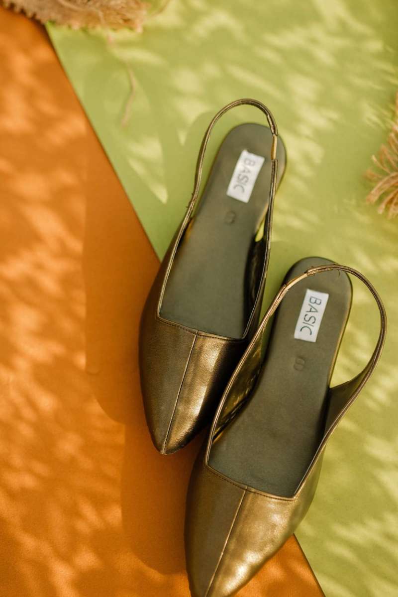 Basic by Chapter 13 - Sandals | Bare Point For Women - Metallic Olive