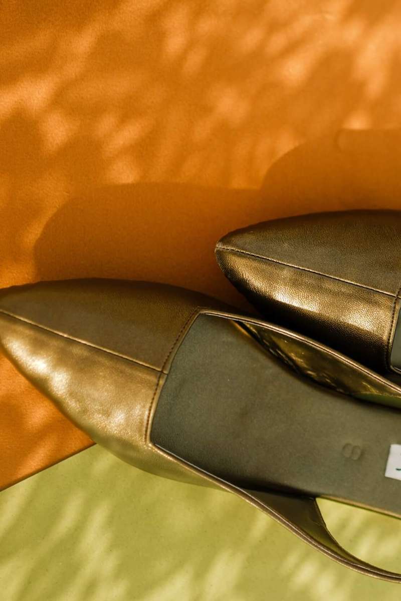Basic by Chapter 13 - Sandals | Bare Point For Women - Metallic Olive