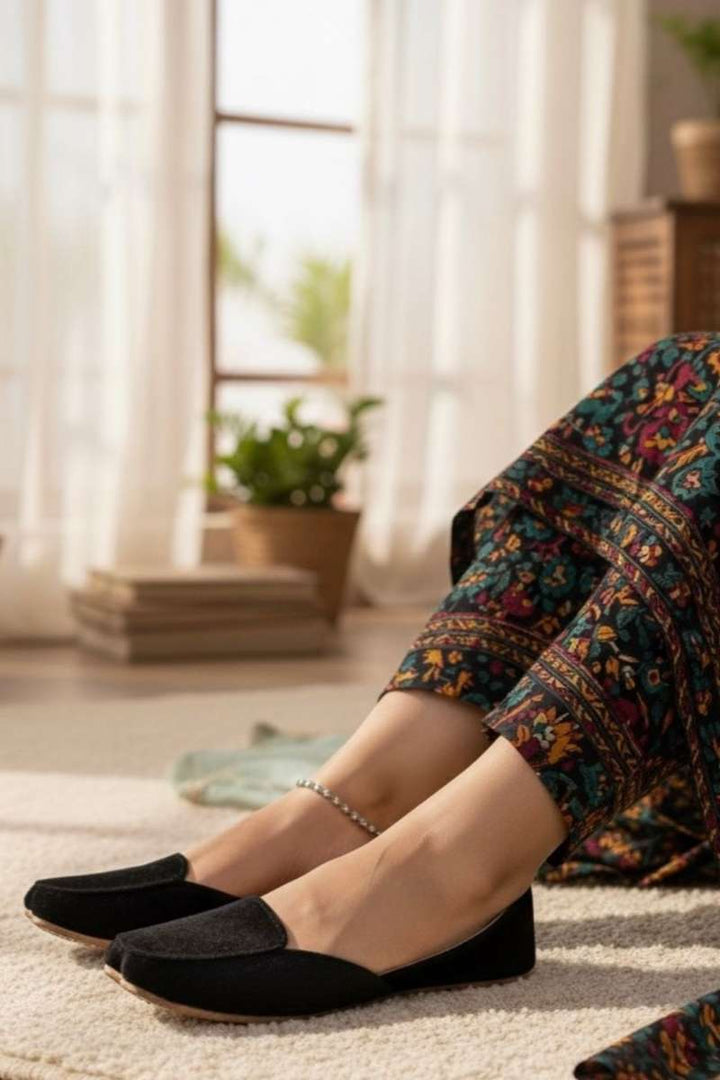 Hemo Handicraft - Blackberry Loafer Khussa - Velvet