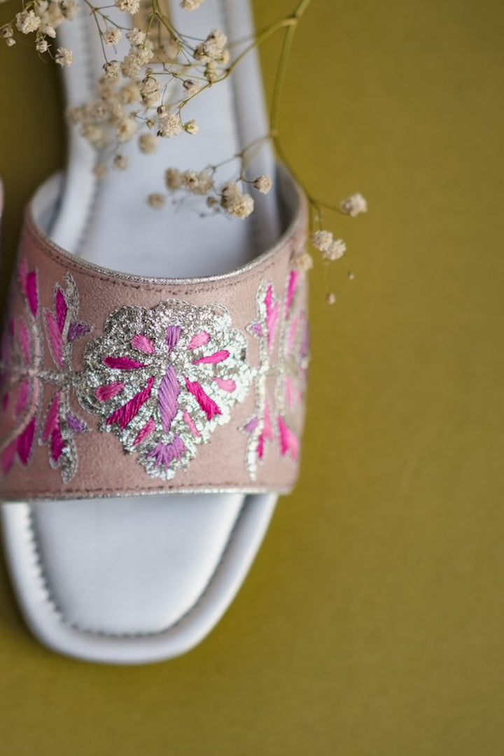 CHAPTER 13 - Nazneen - Baby Pink - Slides