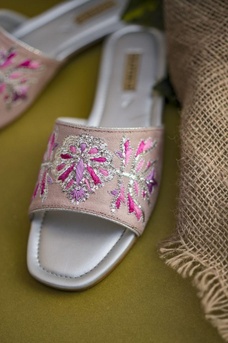 CHAPTER 13 - Nazneen - Baby Pink - Slides
