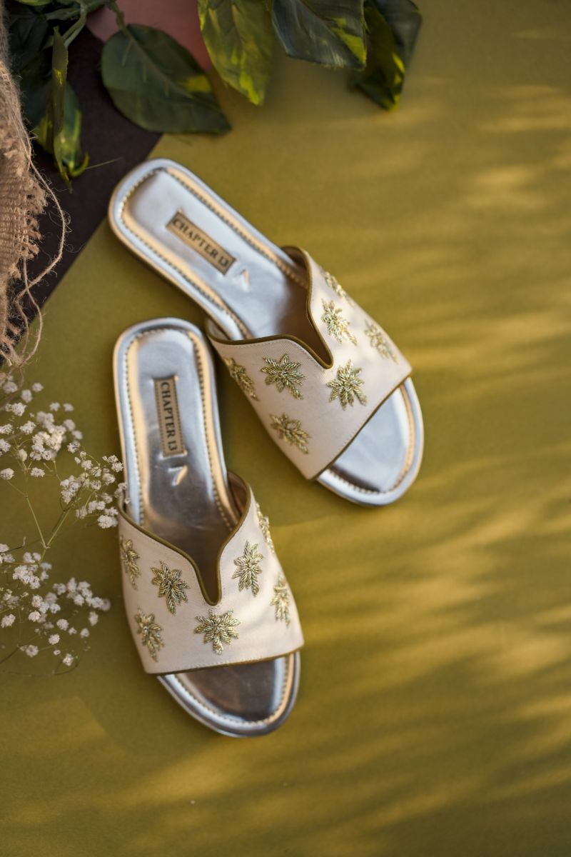 CHAPTER 13 - Shajr - Off White - Slides