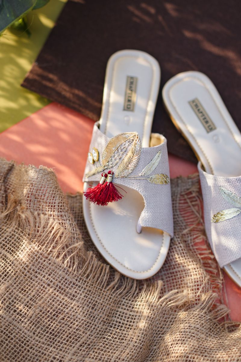 CHAPTER 13 - Sonehri Patti - Beige - Chappals