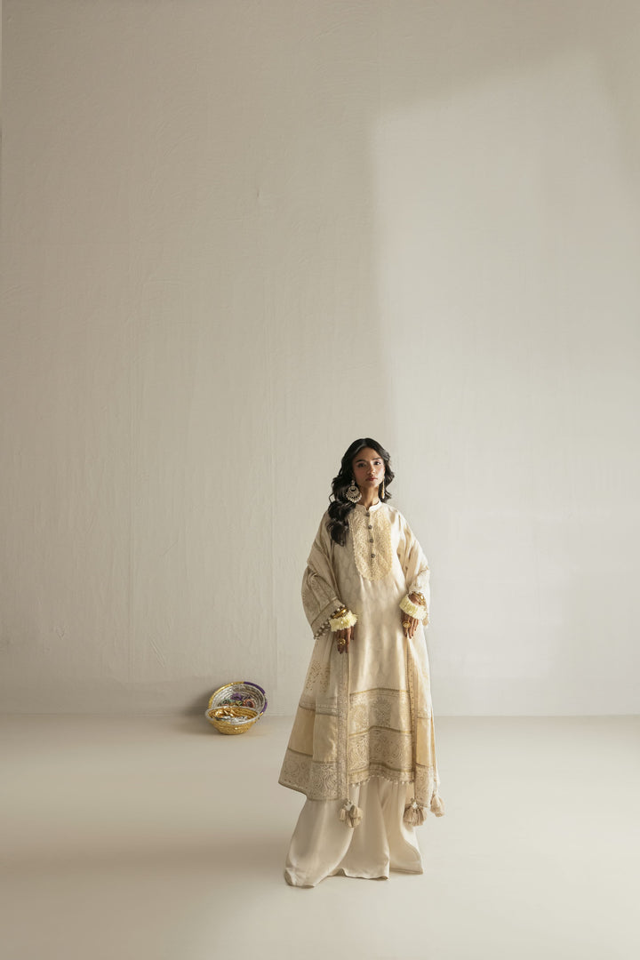 Shehrnaz - Dhakai Pearl Bloom Ivory Suit For Women - Off-White