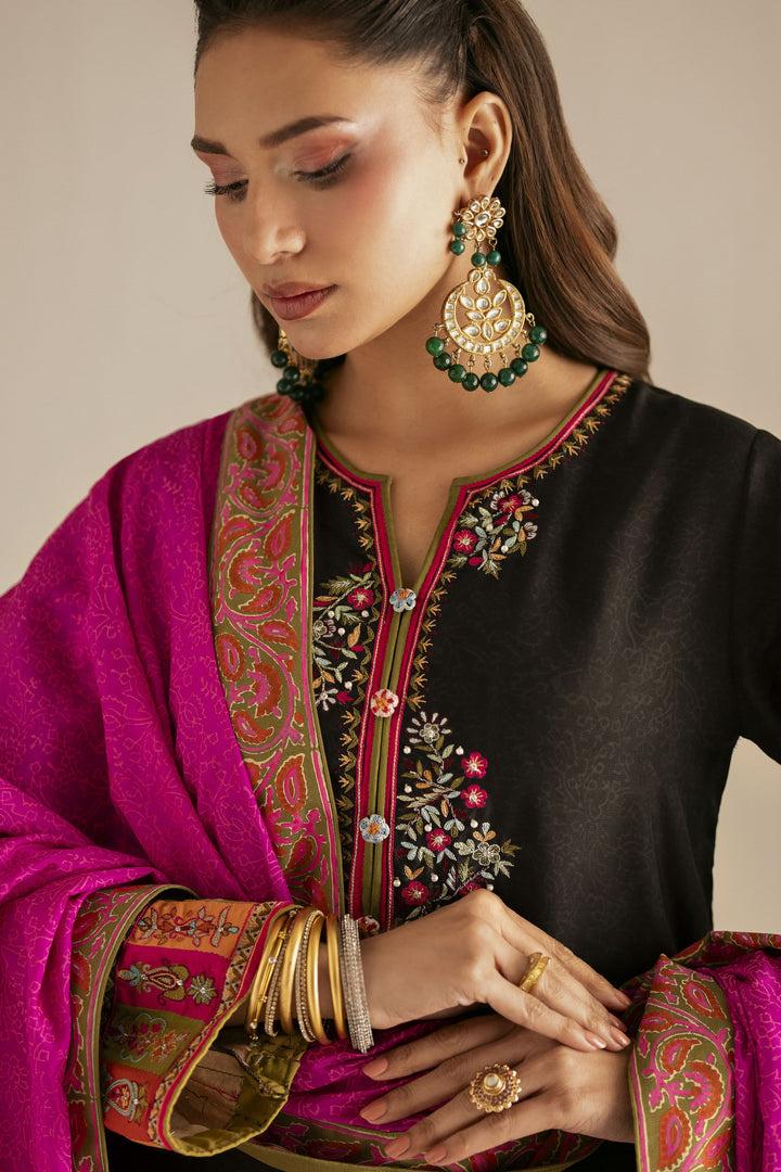Shehrnaz - Russain Silk Onyx Fuchsia Drape Set For Women - Black