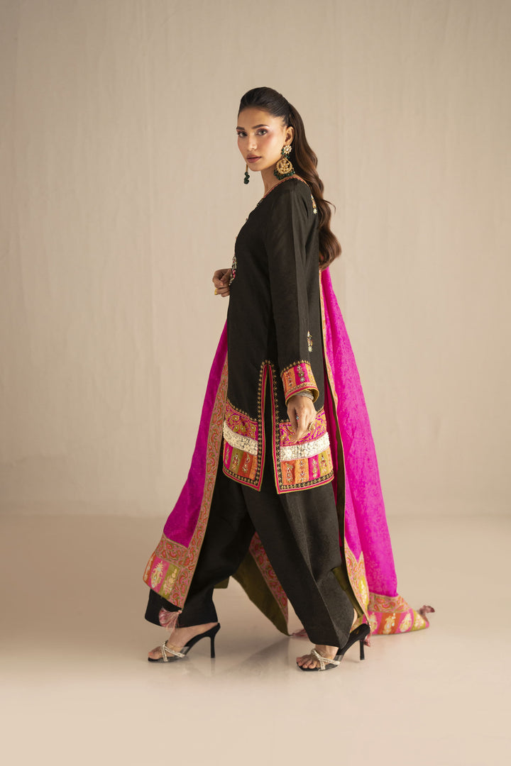 Shehrnaz - Russain Silk Onyx Fuchsia Drape Set For Women - Black
