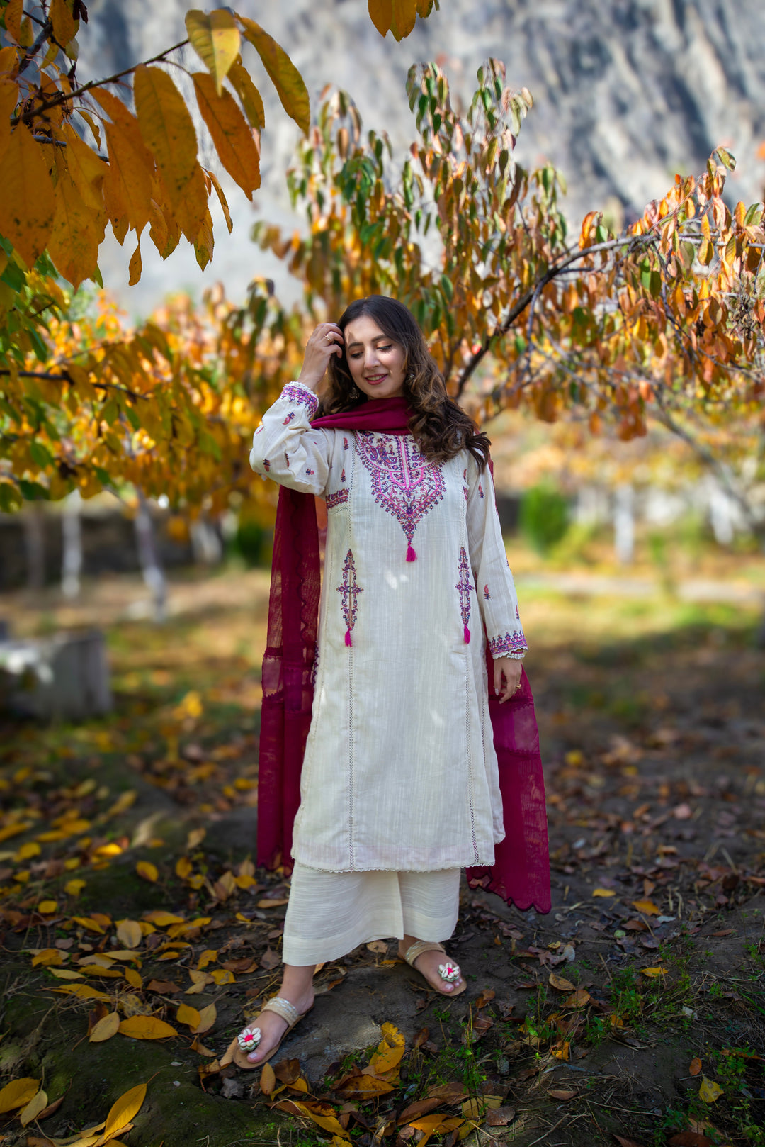 Omal by Komal - Khushbu - White - Khaddar, Khadi Net & Organza Dupatta - 3 Piece