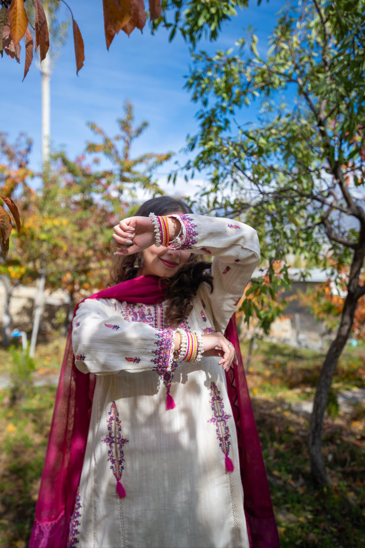 Omal by Komal - Khushbu - White - Khaddar, Khadi Net & Organza Dupatta - 3 Piece