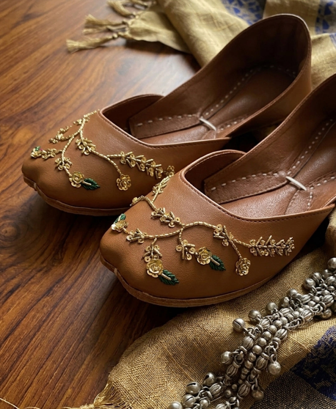 Hemo Handicraft - Camel Brown  Khussa For Women - Brown