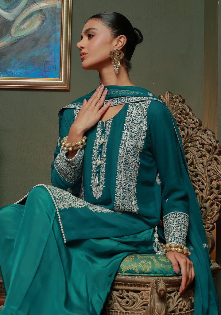 Huma Adnan afina Suit Red 3 Piece