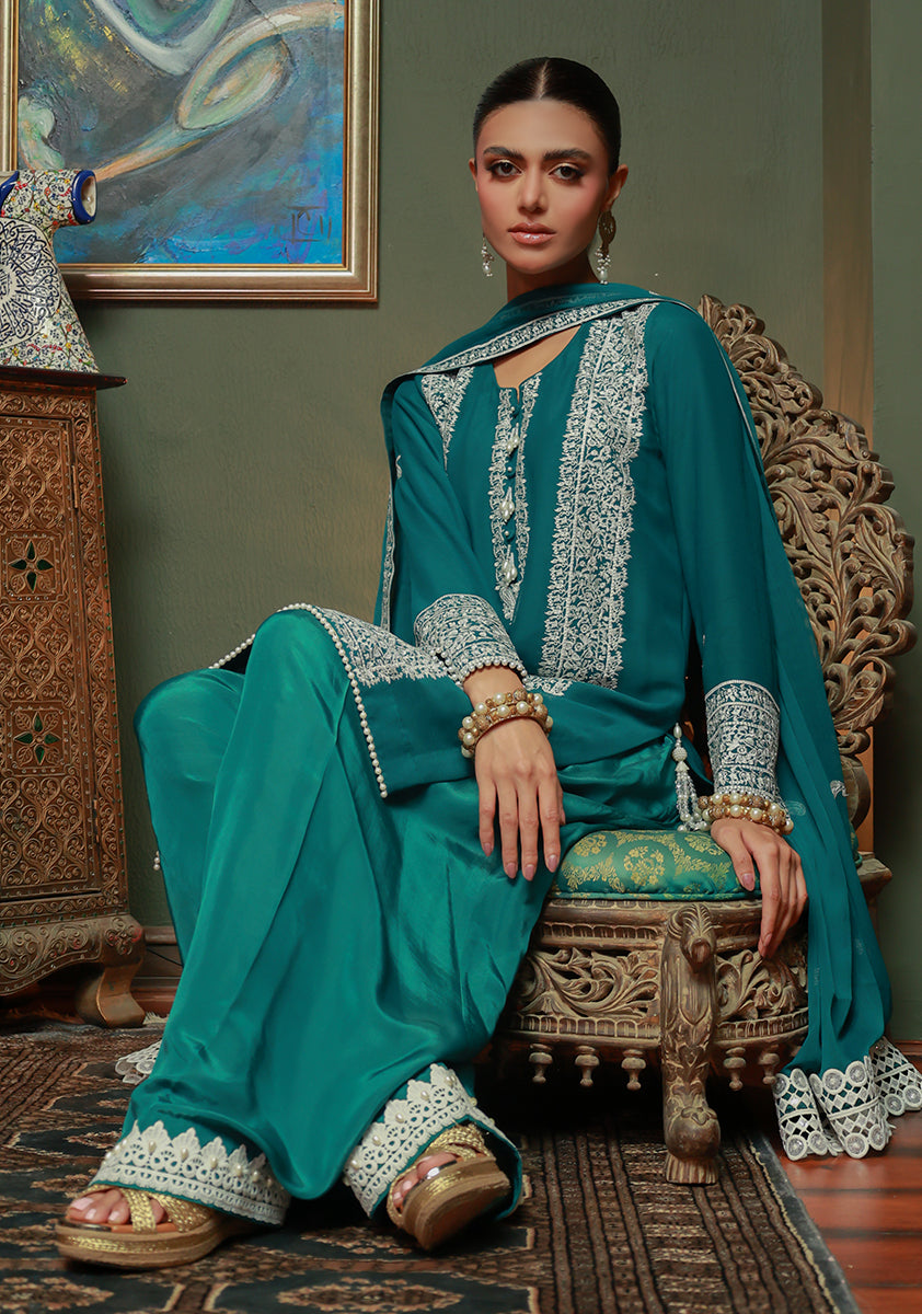 Huma Adnan afina Suit Red 3 Piece