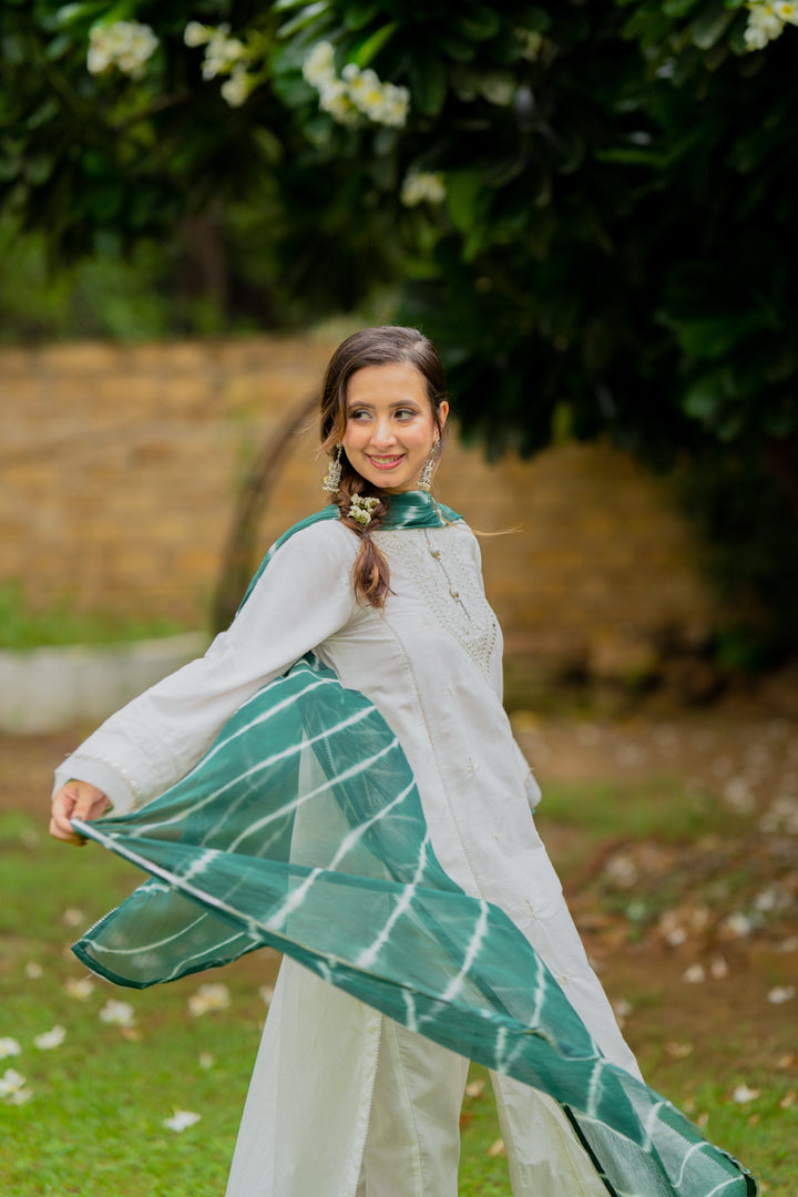 Omal by Komal - SEHAR ( Kurta & Dupatta ) - White - Lawn & Chiffon - 2 Piece