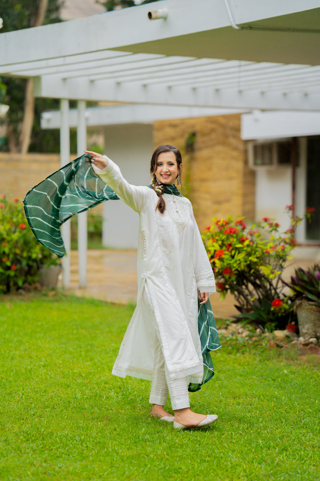 Omal by Komal - SEHAR ( Kurta & Dupatta ) - White - Lawn & Chiffon - 2 Piece