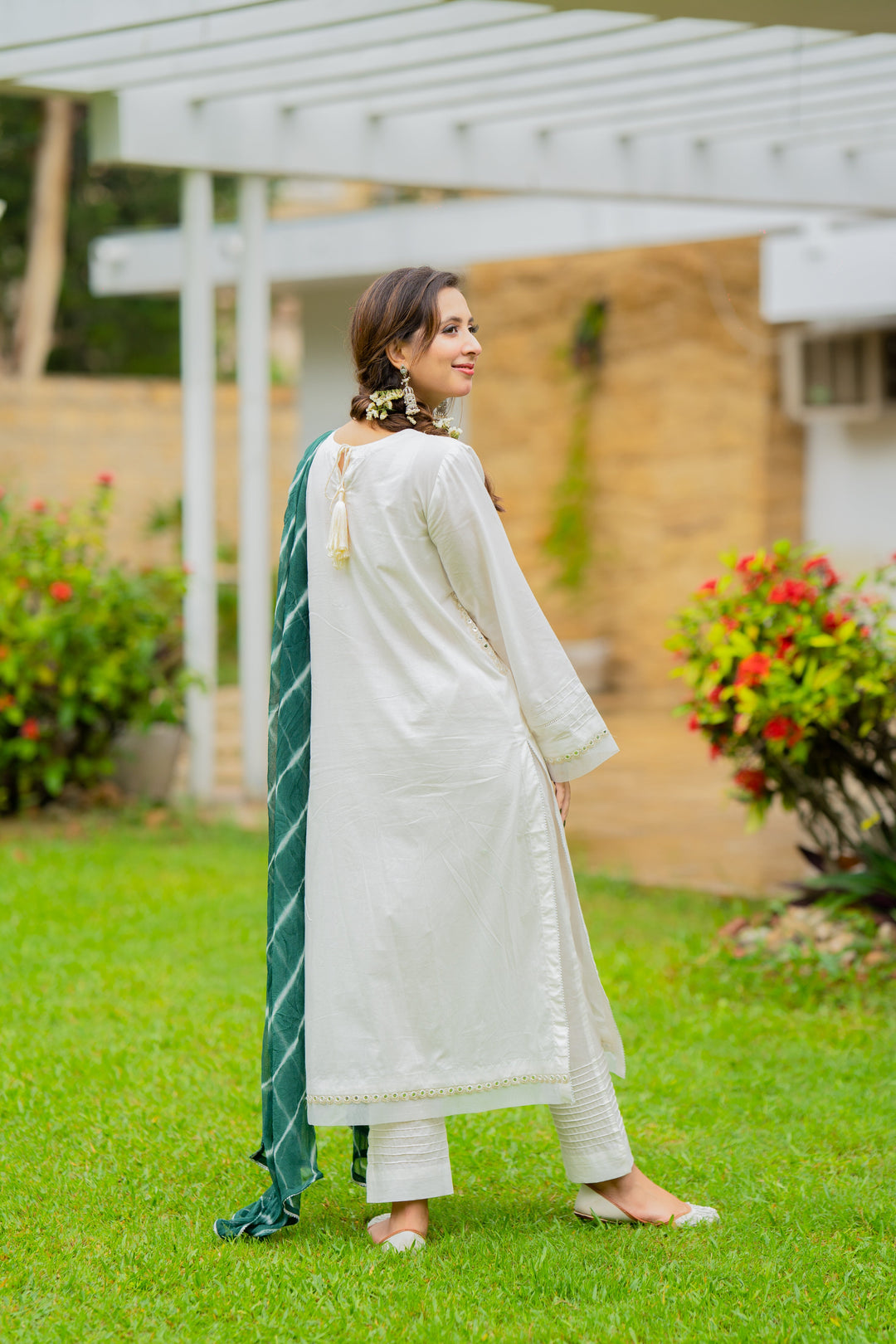 Omal by Komal - SEHAR ( Kurta & Dupatta ) - White - Lawn & Chiffon - 2 Piece