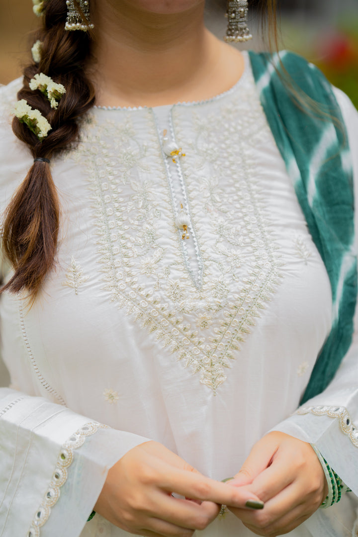 Omal by Komal - SEHAR ( Kurta & Dupatta ) - White - Lawn & Chiffon - 2 Piece