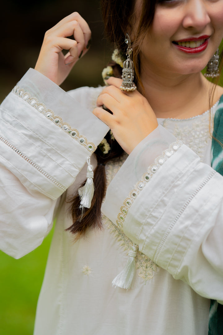 Omal by Komal - SEHAR ( Kurta & Dupatta ) - White - Lawn & Chiffon - 2 Piece