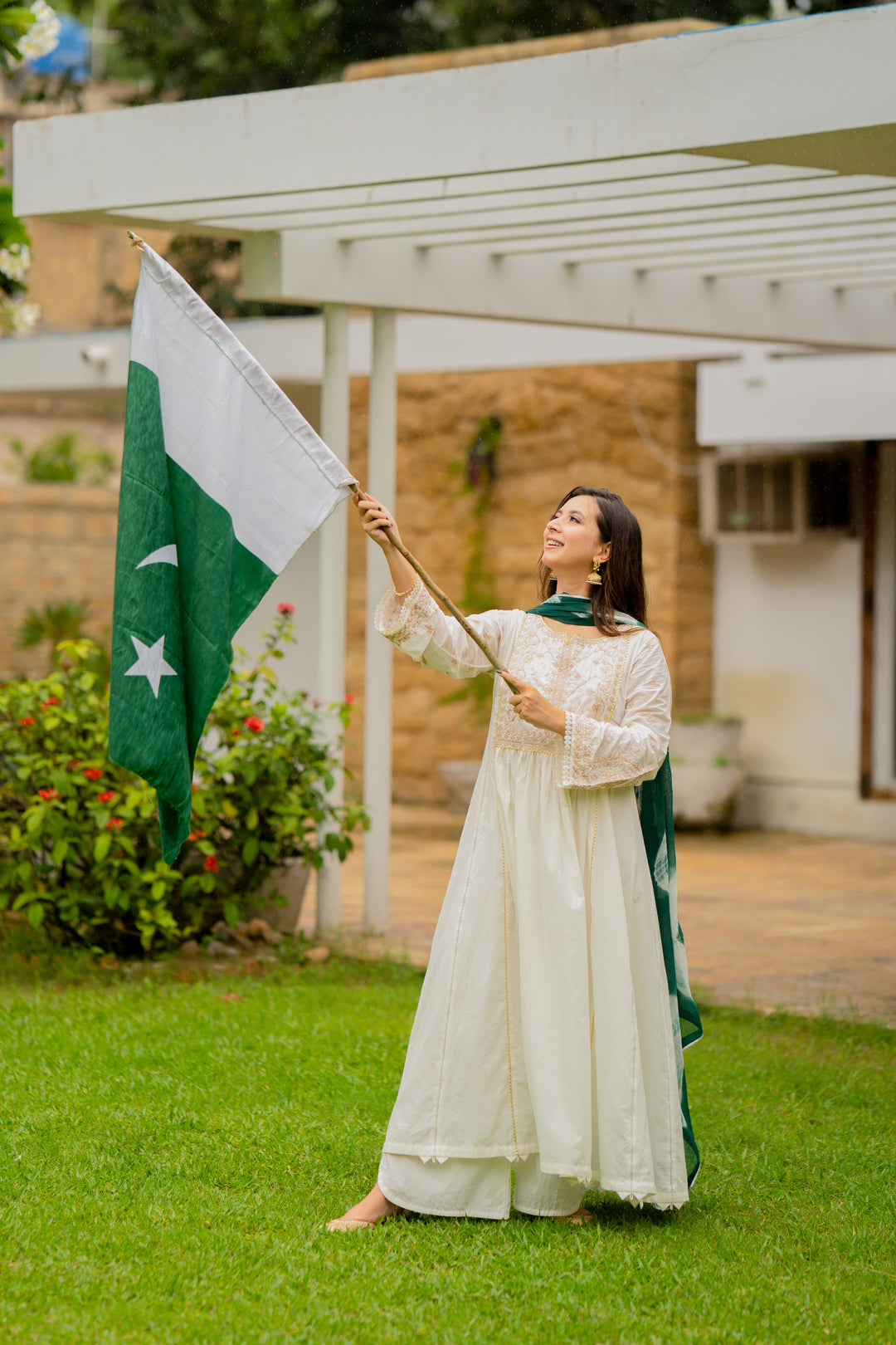 Omal by Komal - Naghma ( Frock & Dupatta ) - White - Lawn & Chiffon - 2 Piece