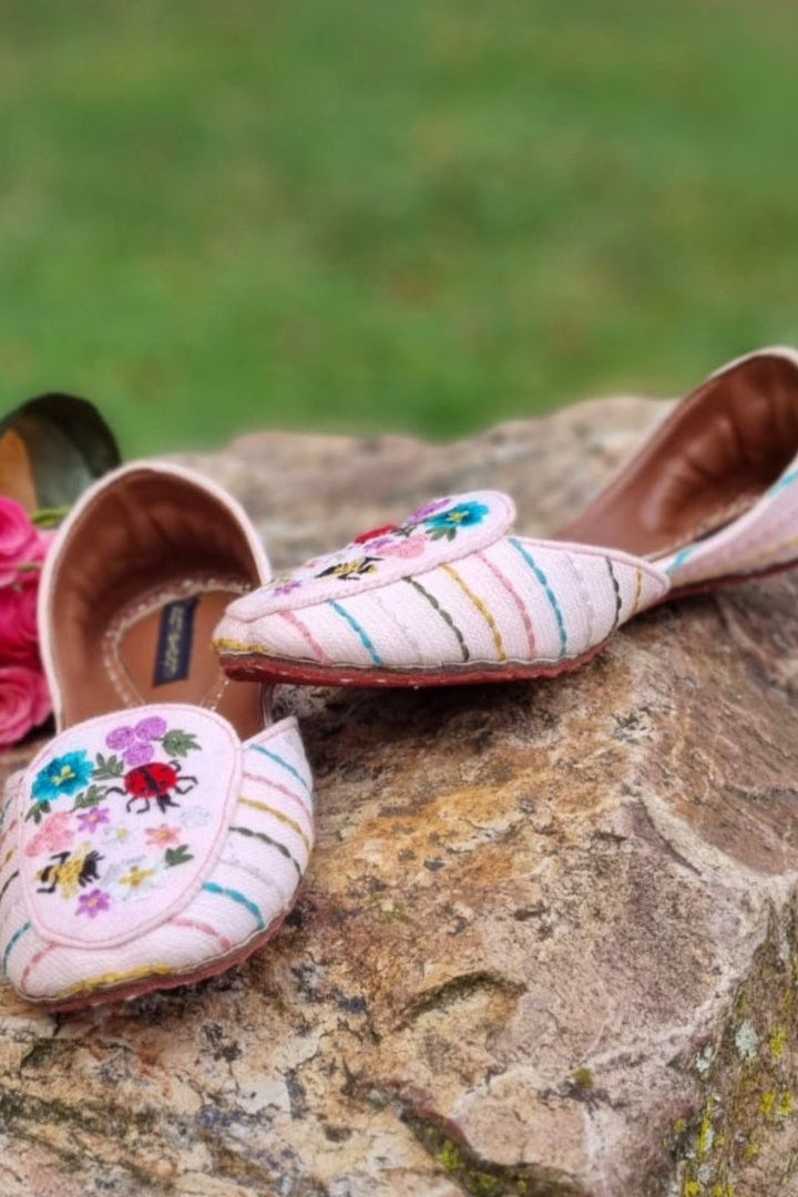 JootiShooti - Bug Me Not - Baby Pink - Khussa
