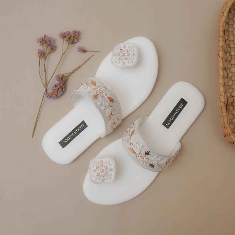 JootiShooti - Chameli White Slides