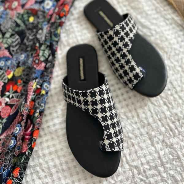 JootiShooti - Classic Houndstooth Slides
