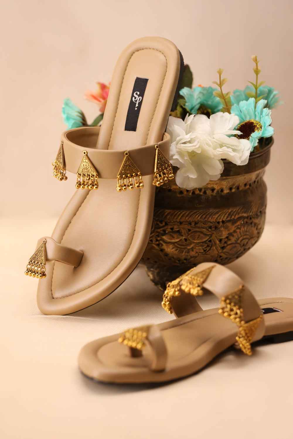 JootiShooti - Nauratan Beige Kolhapuri For Women