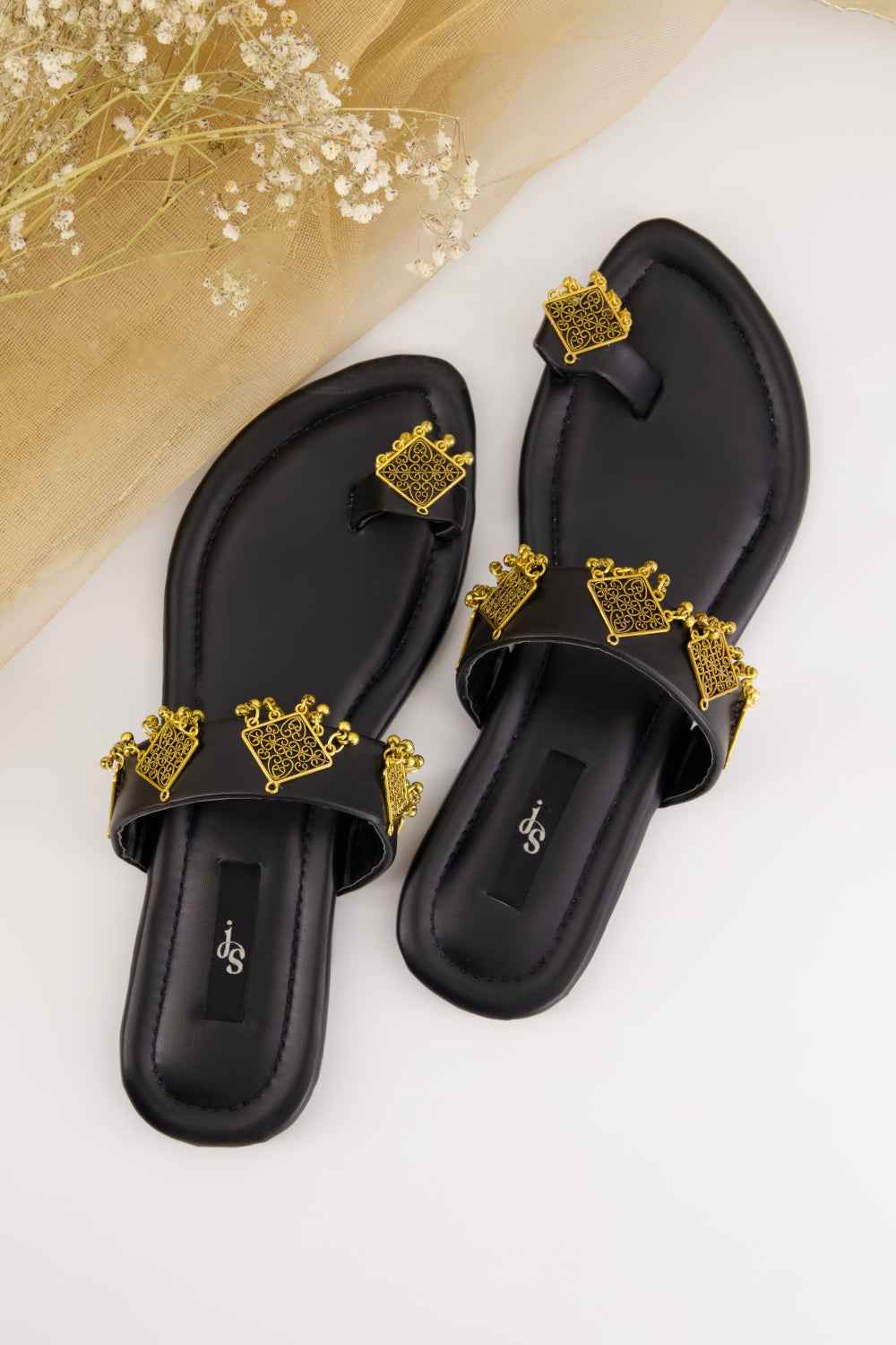 JootiShooti - Nauratan Black Kolhapuri For Women