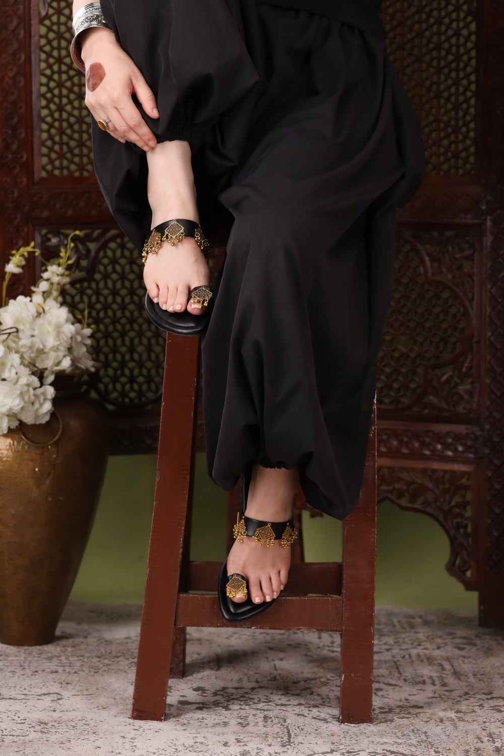 JootiShooti - Nauratan Black Kolhapuri For Women