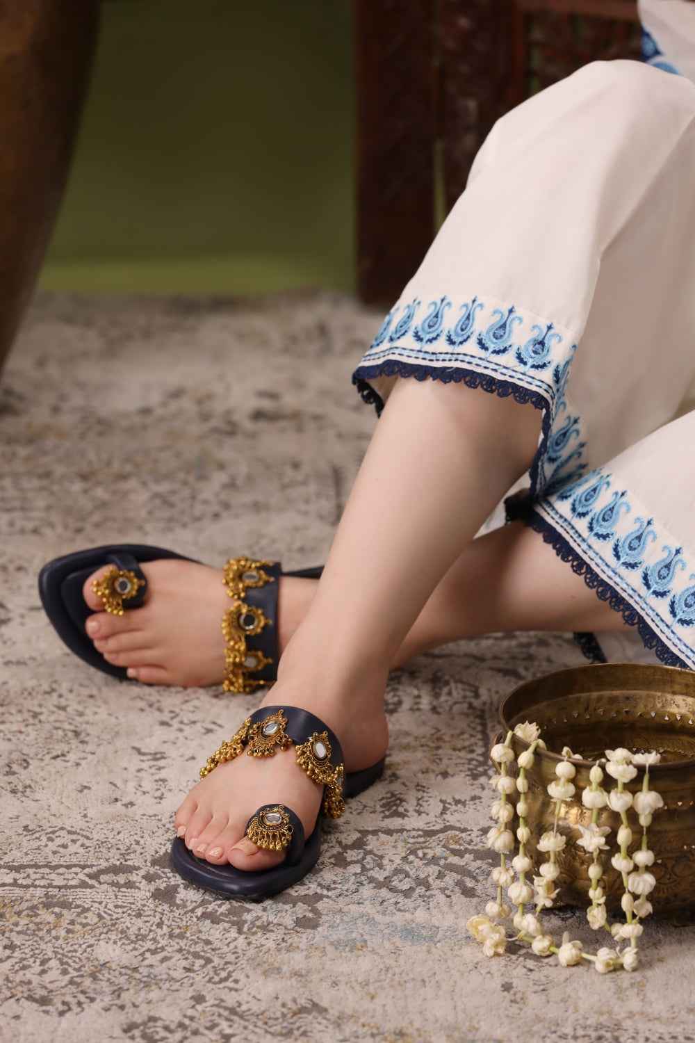 JootiShooti - Nauratan Navy Kolhapuri For Women