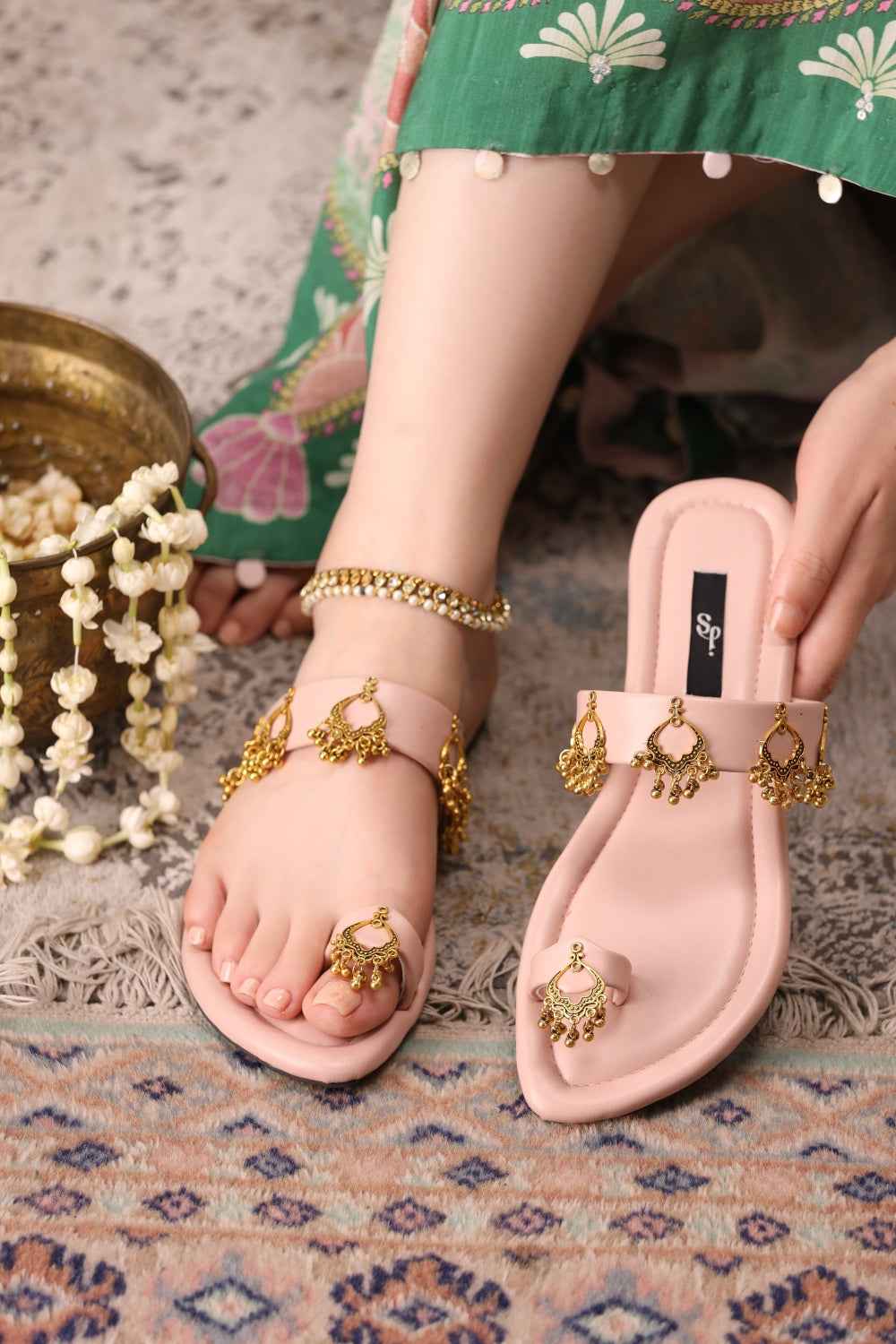 JootiShooti - Nauratan Pink Kolhapuri For Women