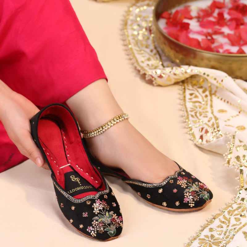 JootiShooti - Ombre Oasis Black Khussa For Women