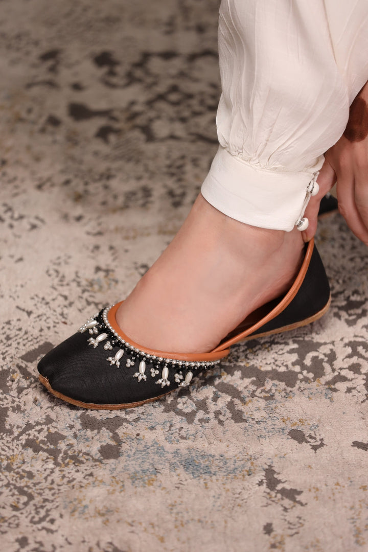JootiShooti - Pearl Dusk Black Khussa For Women
