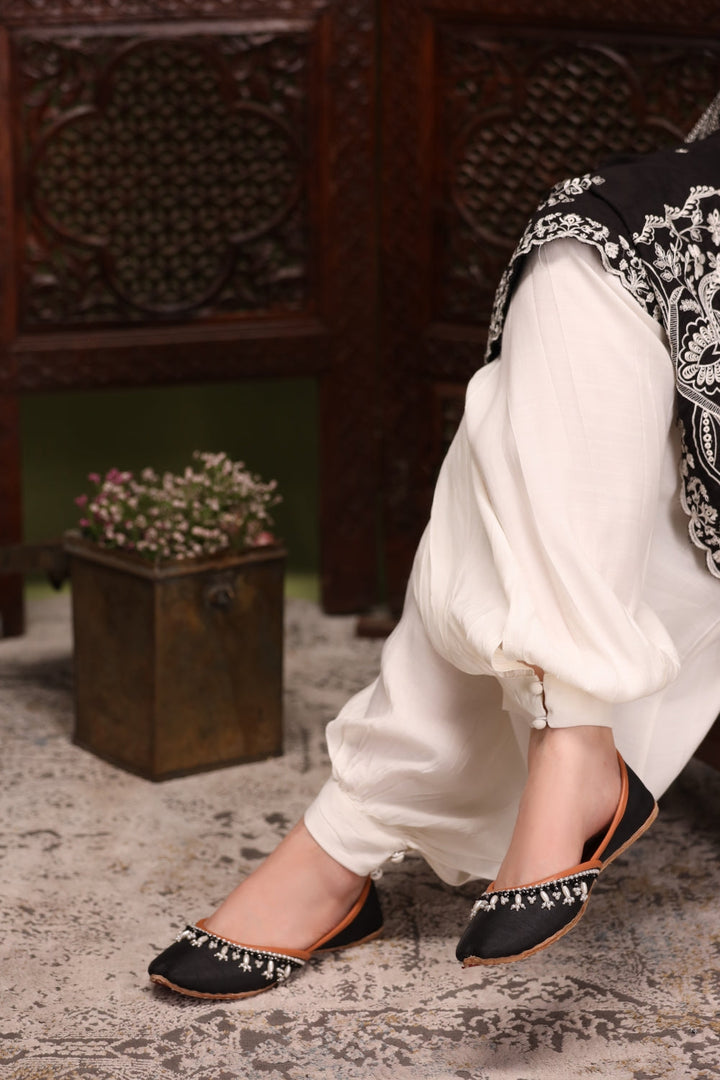 JootiShooti - Pearl Dusk Black Khussa For Women