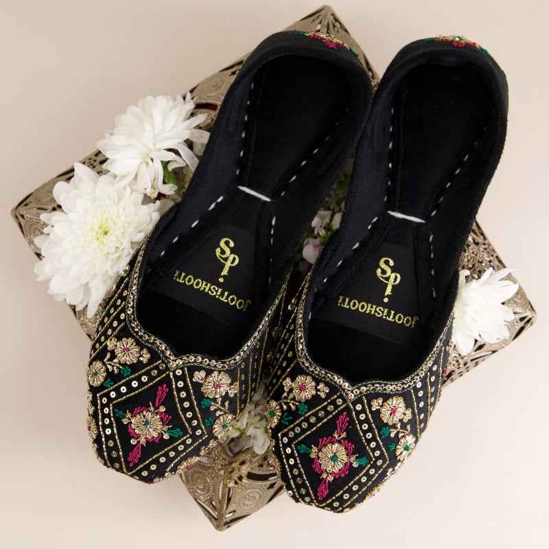 JootiShooti - Regalia Noir Heirloom Khussa For Women