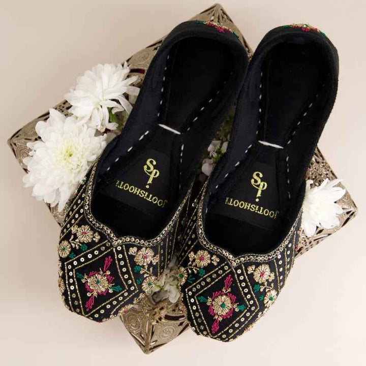 JootiShooti - Regalia Noir Heirloom Khussa For Women