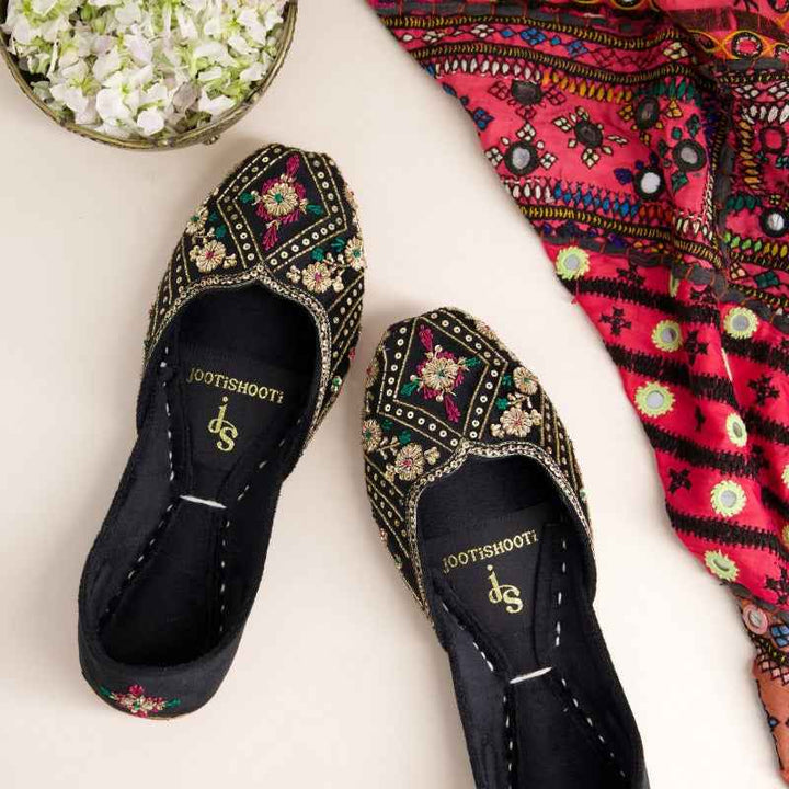 JootiShooti - Regalia Noir Heirloom Khussa For Women