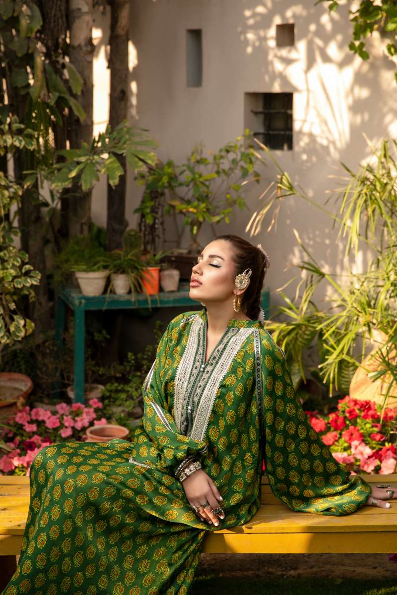 Khanz - Naqsh Shamooz Silk Kaftaan For Women - Green - 2 Piece