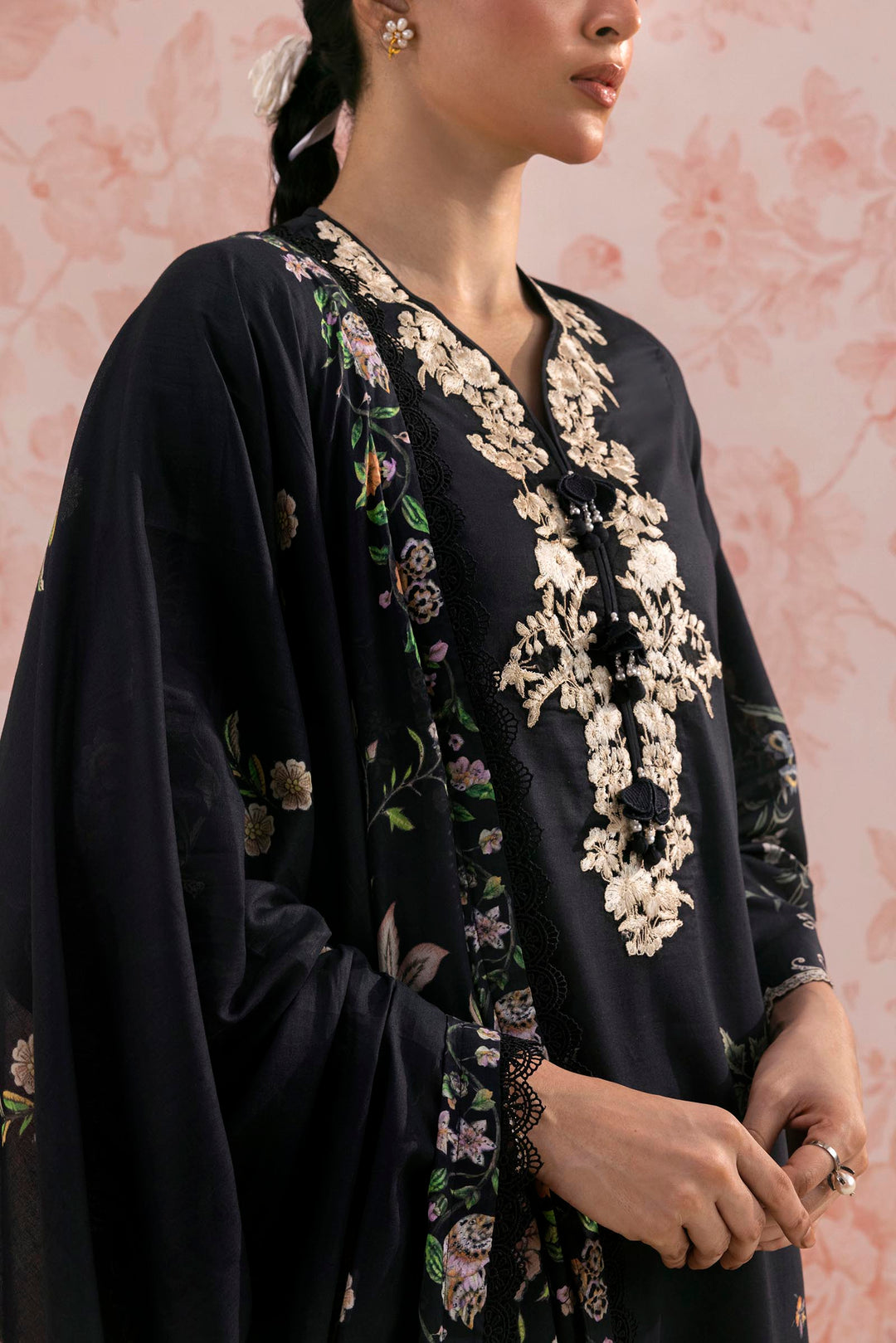 Sana Safinaz Embroidered 3 Piece Lawn Suit Unstitched Black