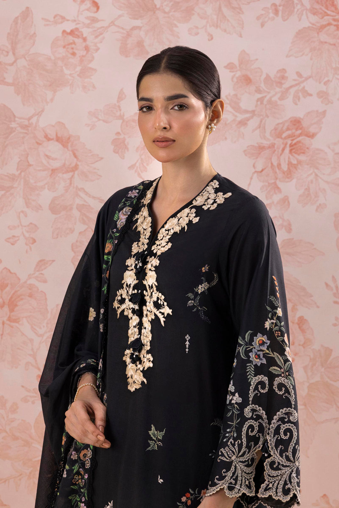 Sana Safinaz Embroidered 3 Piece Lawn Suit Unstitched Black