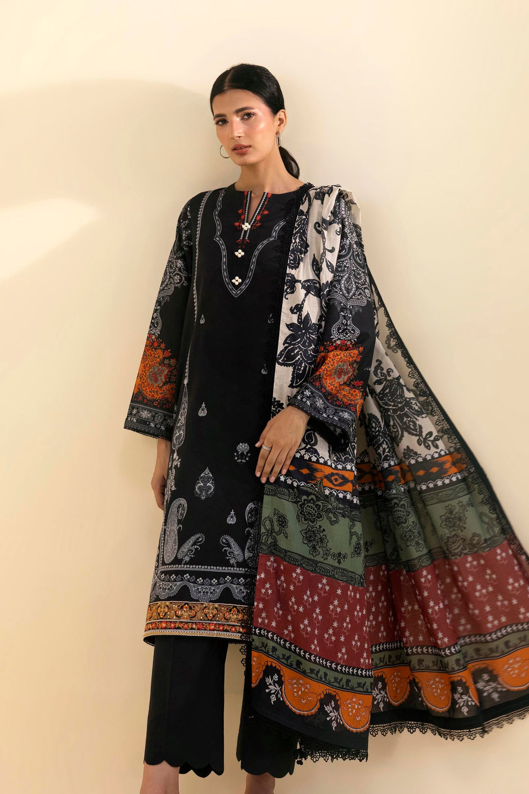 Sana Safinaz Embroidered 3 Piece Lawn Suit Unstitched Black