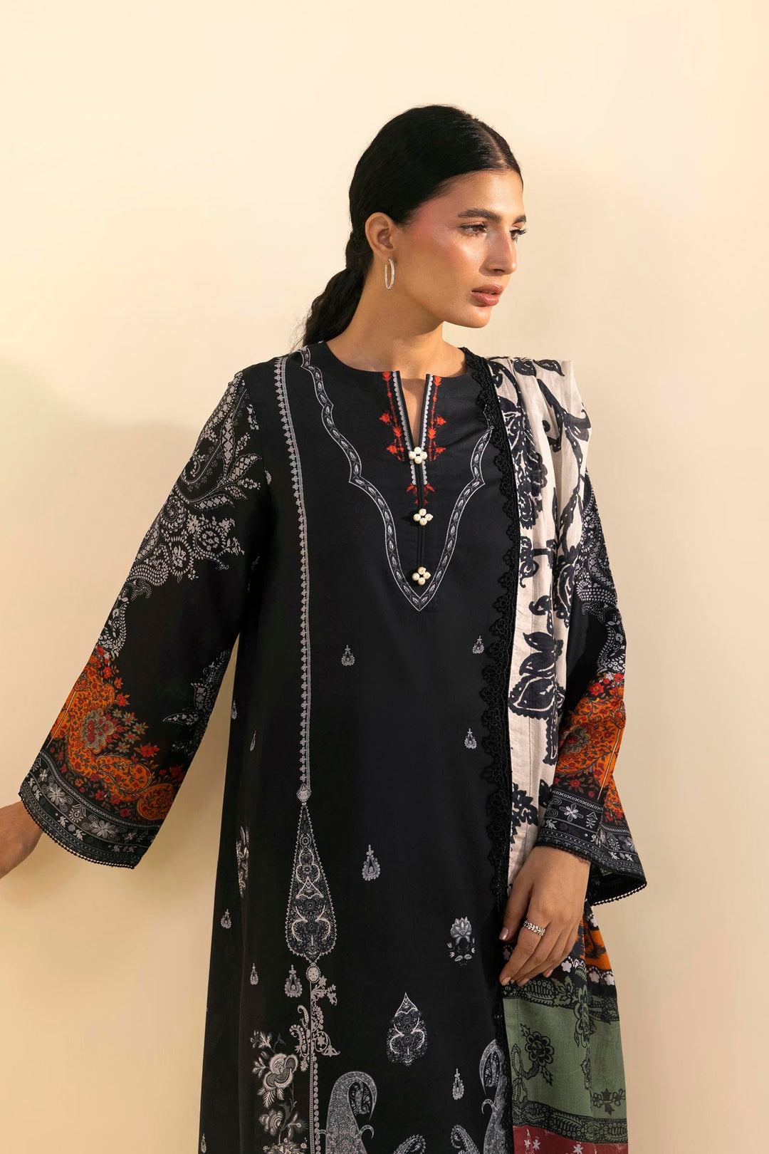 Sana Safinaz Embroidered 3 Piece Lawn Suit Unstitched Black