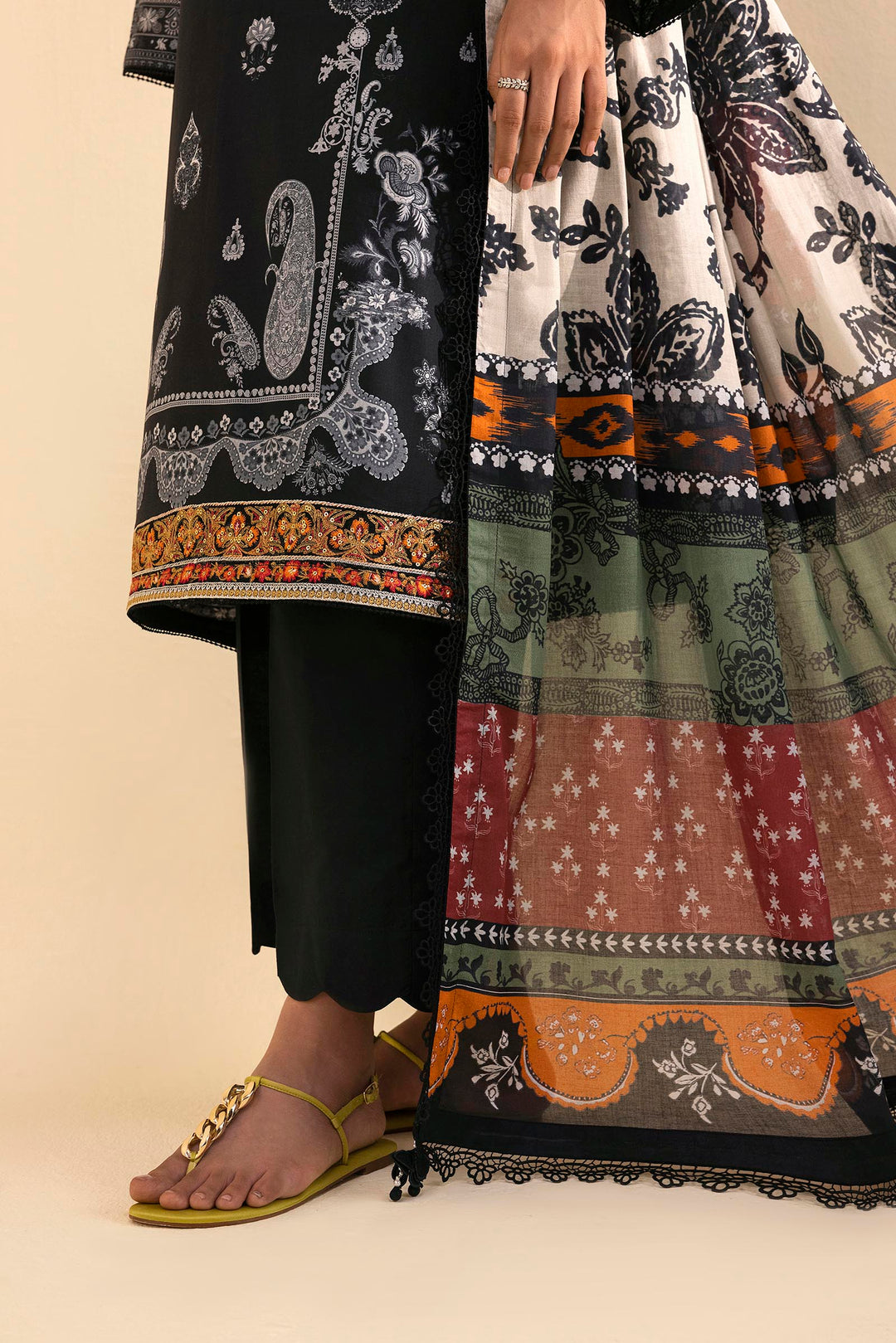 Sana Safinaz Embroidered 3 Piece Lawn Suit Unstitched Black