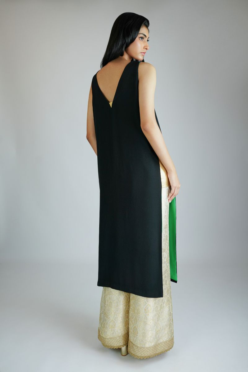 Maheen Khan - WHITE & GOLD FLARE - JAMAWAR - 1 Piece