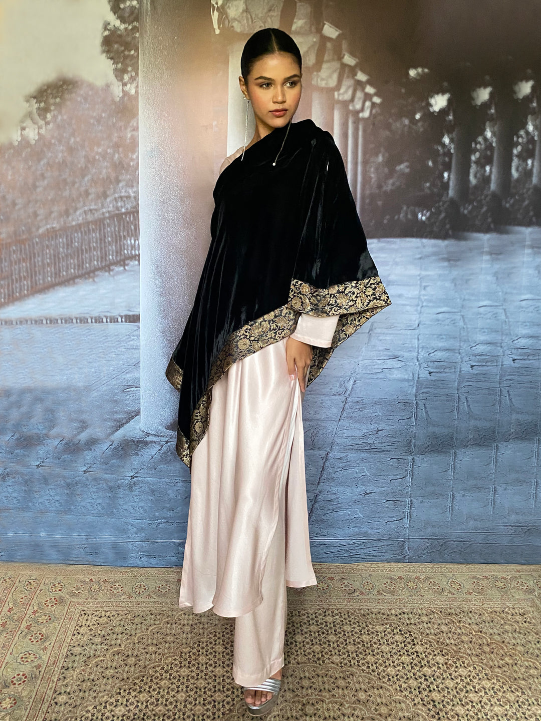 Maheen Khan - Zahrine Black Cape Jacket For Women - 1 Piece